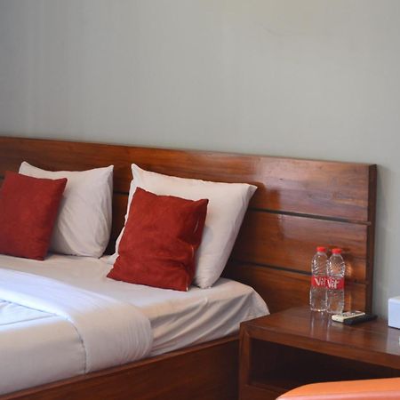 Hotel Asri Baru Пурвокерто Екстериор снимка