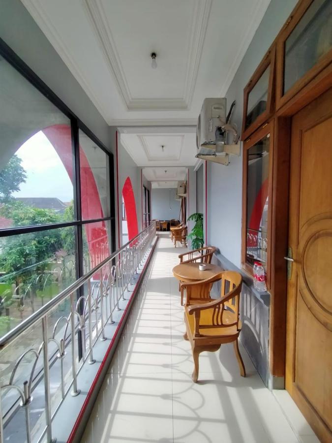 Hotel Asri Baru Пурвокерто Екстериор снимка
