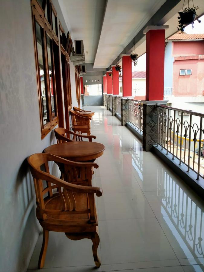 Hotel Asri Baru Пурвокерто Екстериор снимка