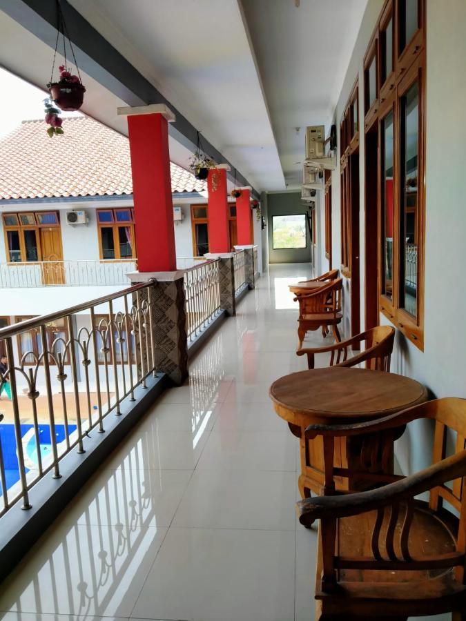 Hotel Asri Baru Пурвокерто Екстериор снимка
