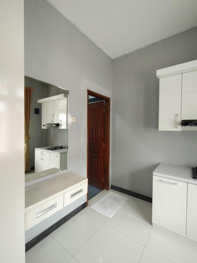 Hotel Asri Baru Пурвокерто Екстериор снимка