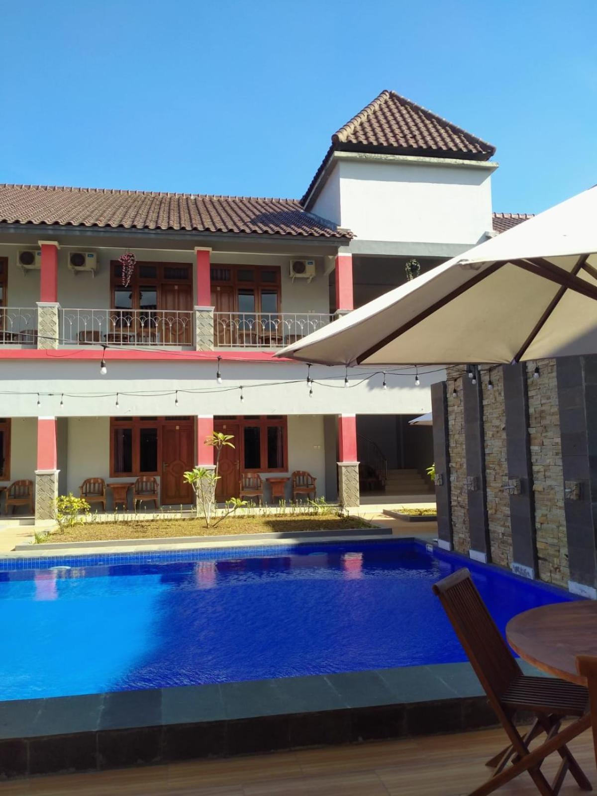 Hotel Asri Baru Пурвокерто Екстериор снимка