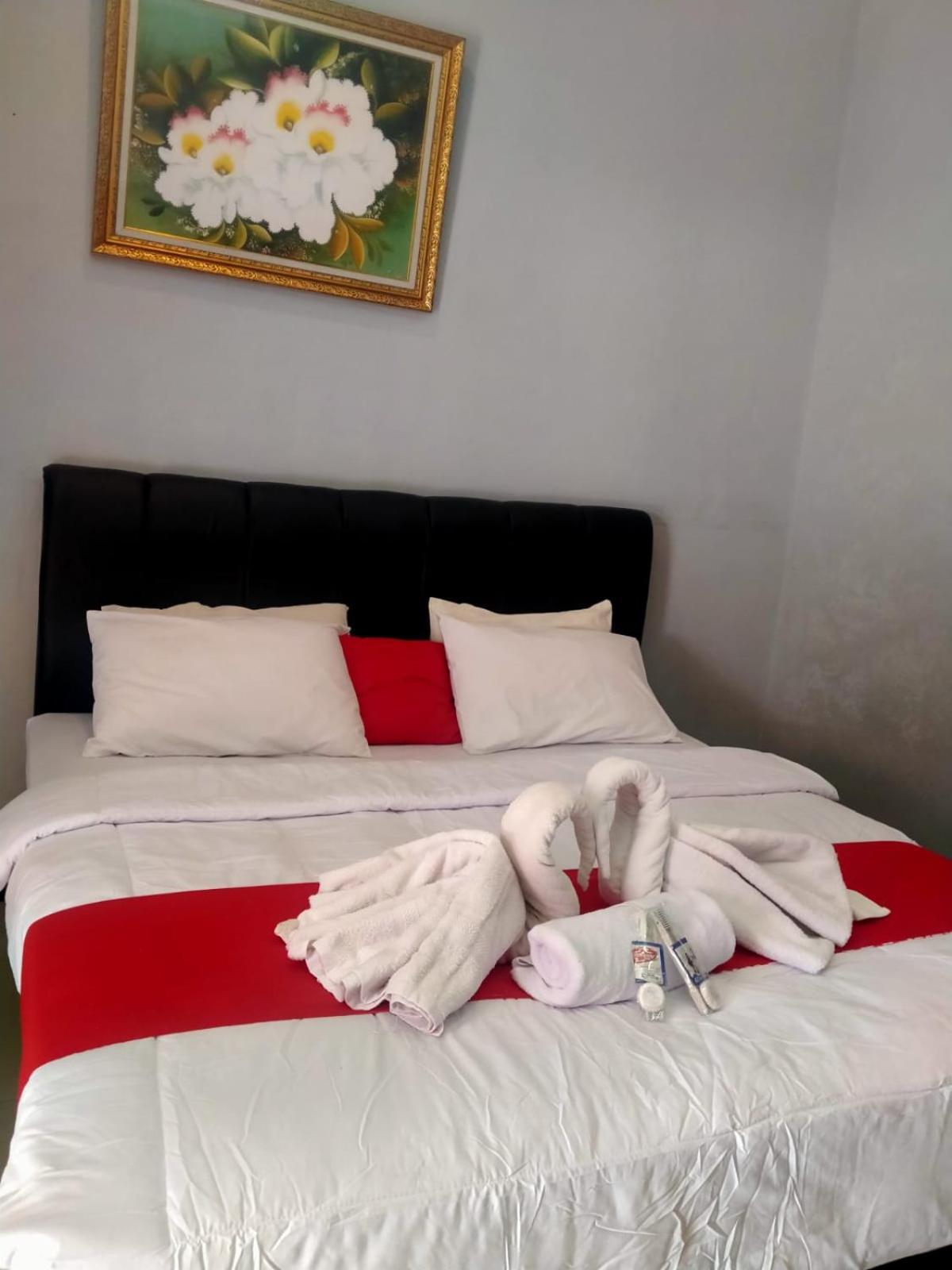 Hotel Asri Baru Пурвокерто Екстериор снимка
