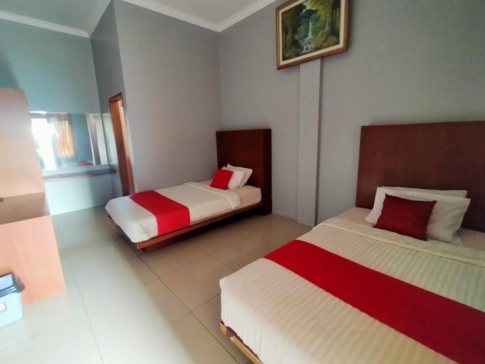 Hotel Asri Baru Пурвокерто Екстериор снимка