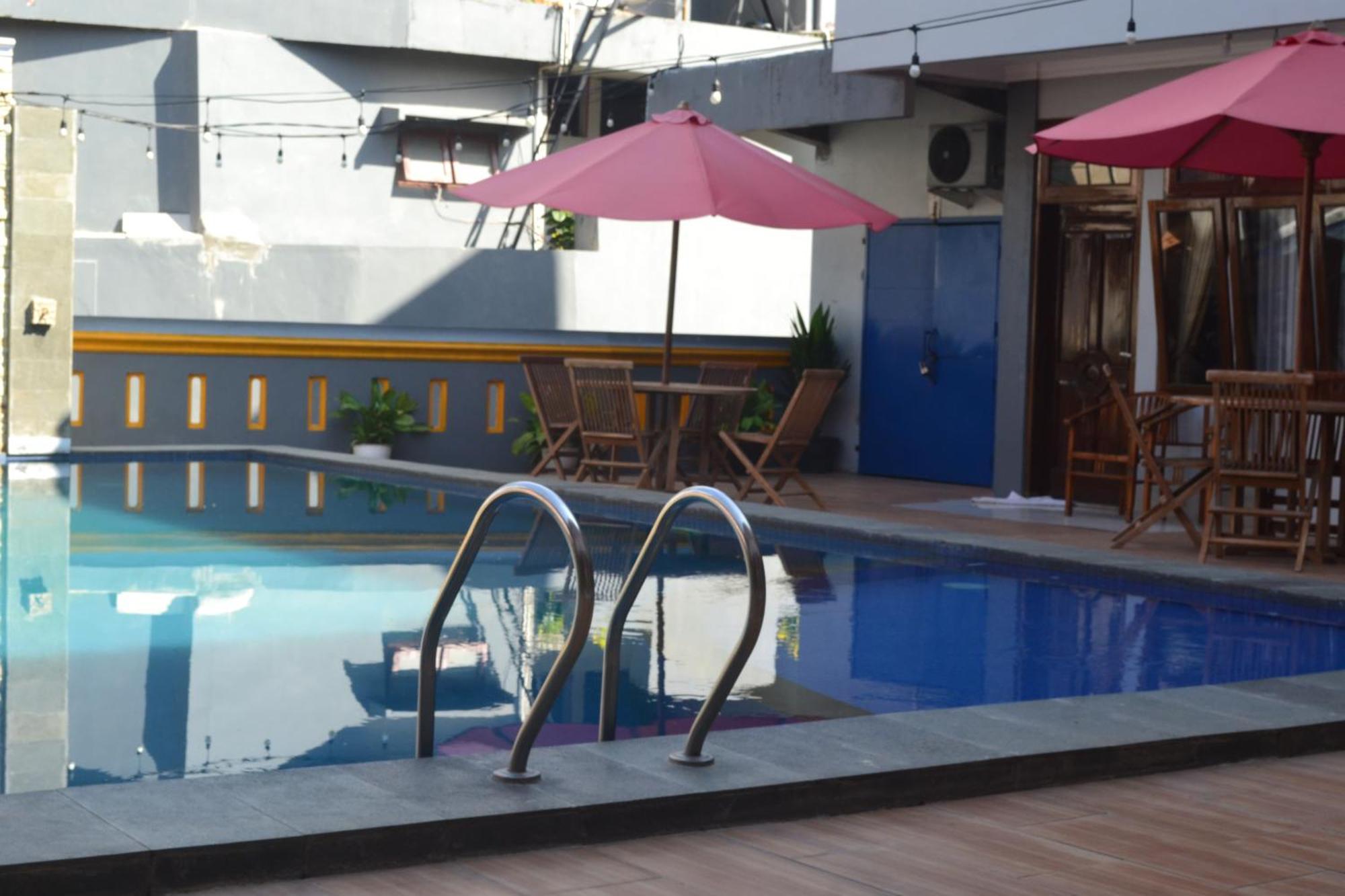 Hotel Asri Baru Пурвокерто Екстериор снимка